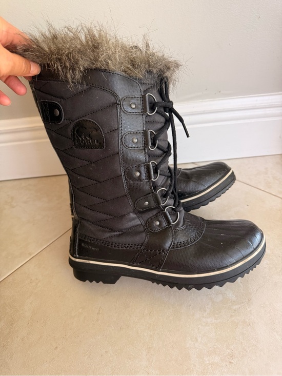 Sorel Shoes - Sorel Women's Black Lace-Up Winter Boot with Faux Fur Cuff